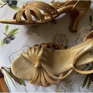 Dausey Natural heels.